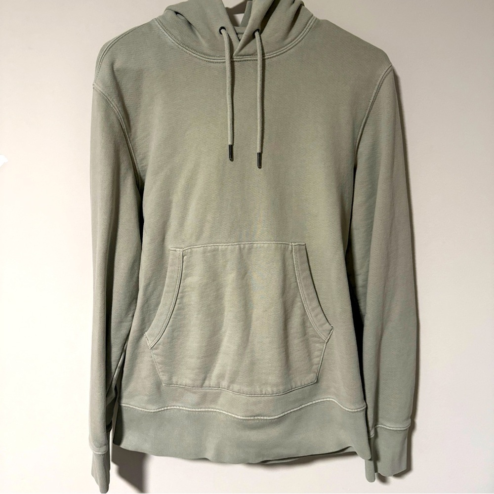 Madewell Men’s Size Small Can fit Medium Grey thick hoodie Nice Material.